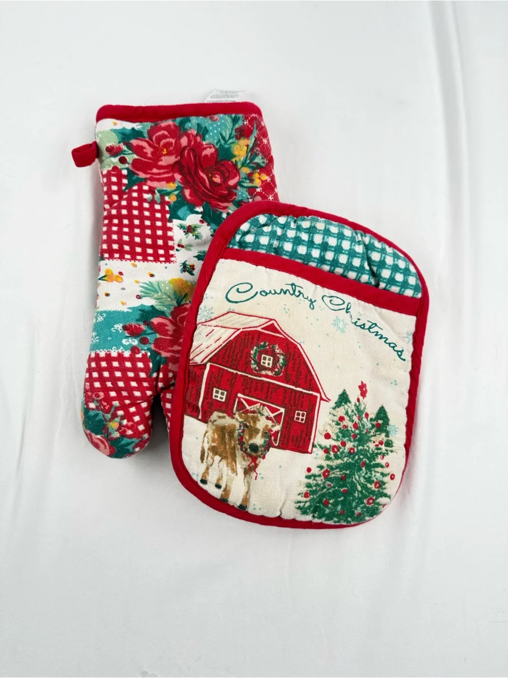 The Pioneer Woman Red Green Floral Barn Oven Mitt & Pot Holder Set